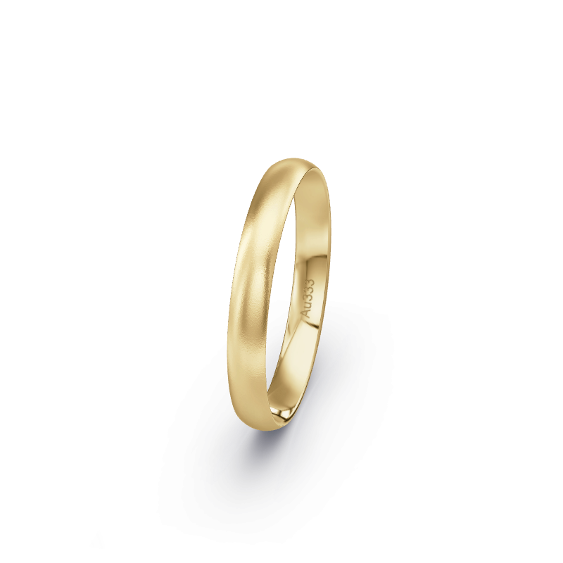 Hochwertige Trauringe aus Gelbgold 333. Die Oberfläche ist Sandmatt.
            Der Damenring hat einen Steinbesatz von 0 .